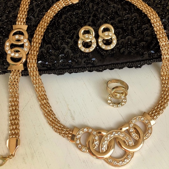 🌟NWT Gold Rhinestone Necklace Bracelet Earrings Set - Picture 2 of 8